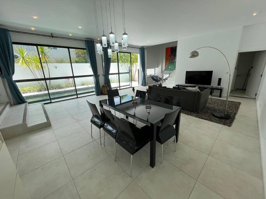 Villa Moderne A Trou Aux Biches Bagian luar foto