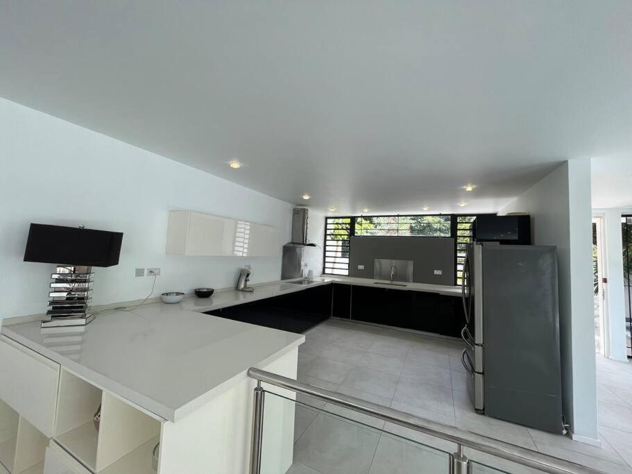 Villa Moderne A Trou Aux Biches Bagian luar foto