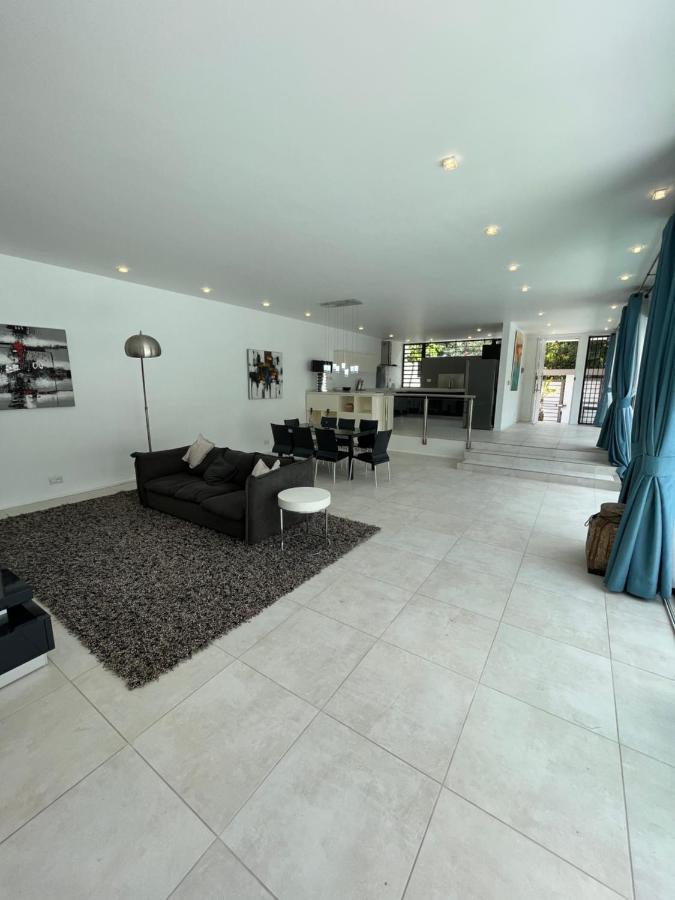 Villa Moderne A Trou Aux Biches Bagian luar foto